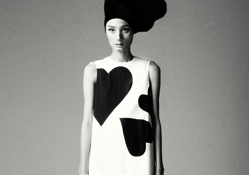 Le Thuy an tuong voi vay hoa tiet love cua Do Manh Cuong hinh anh