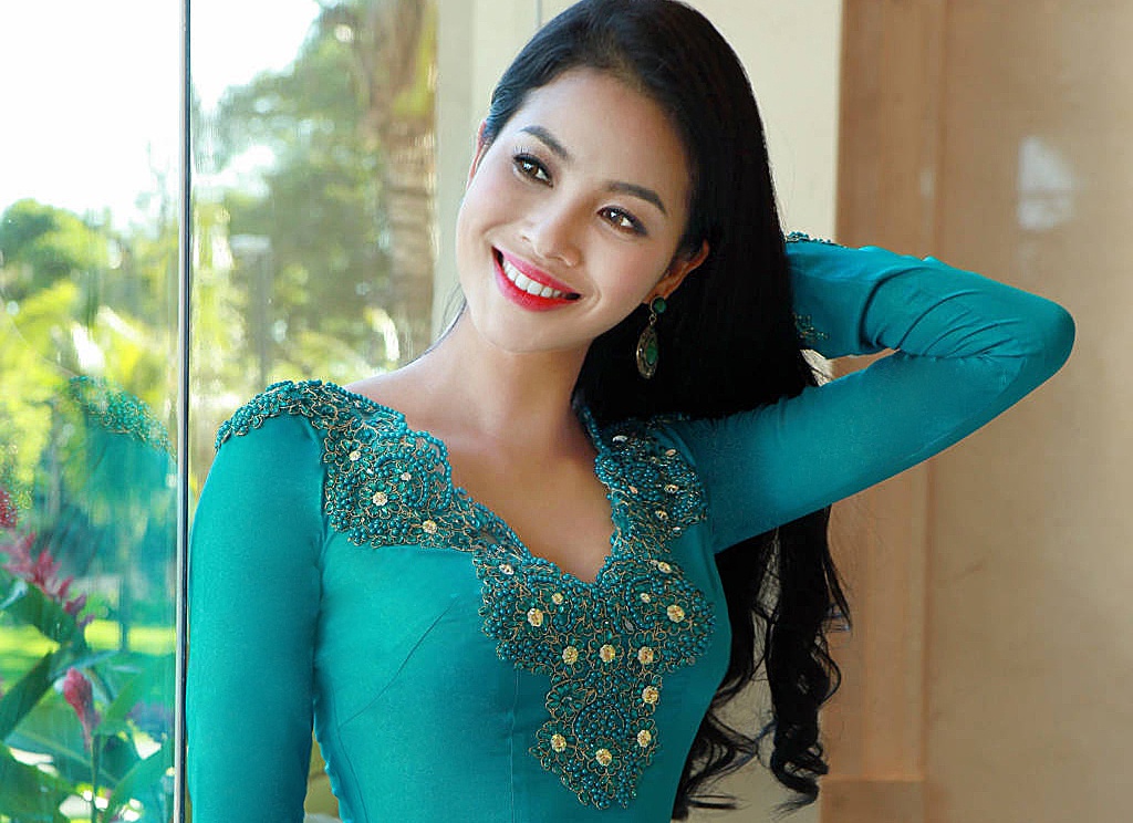 Hoa hau Pham Huong duyen dang ao dai cach tan hinh anh