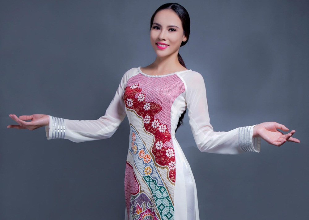 Ao dai cua Le Quyen dien tai Miss Grand International hinh anh