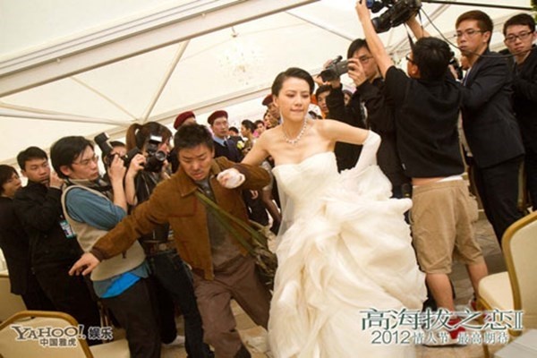 Trong Romancing in the Thin Air, Cao Viên Viên cũng chạy trốn khỏi hôn lễ với Cổ Thiên Lạc.