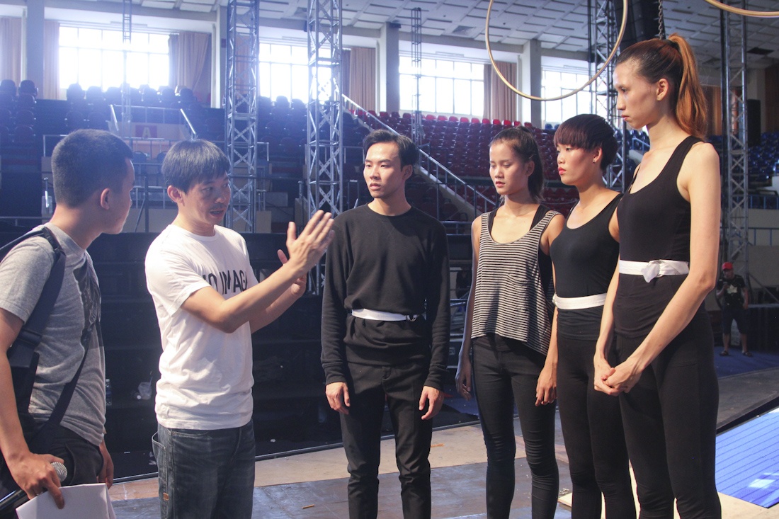 Thi sinh Next Top no luc tap luyen truoc gio G hinh anh