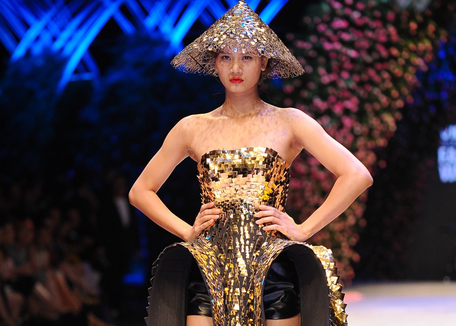 Quan quan Huong Ly sac lanh mo man Tuan le thoi trang hinh anh