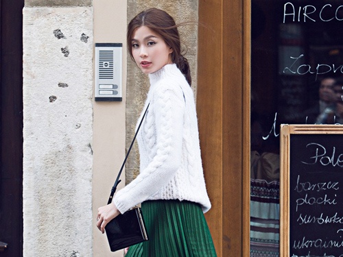 Diem Trang sanh dieu voi 4 set do tren duong pho Ba Lan hinh anh