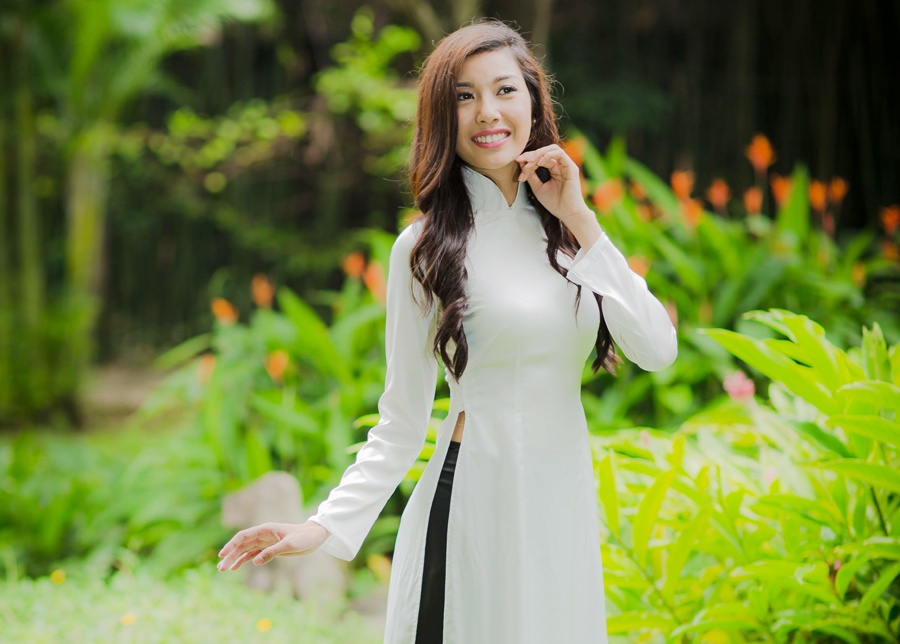 A khoi Thuy Van sang tac 'My Vietnam' tang ban be quoc te hinh anh