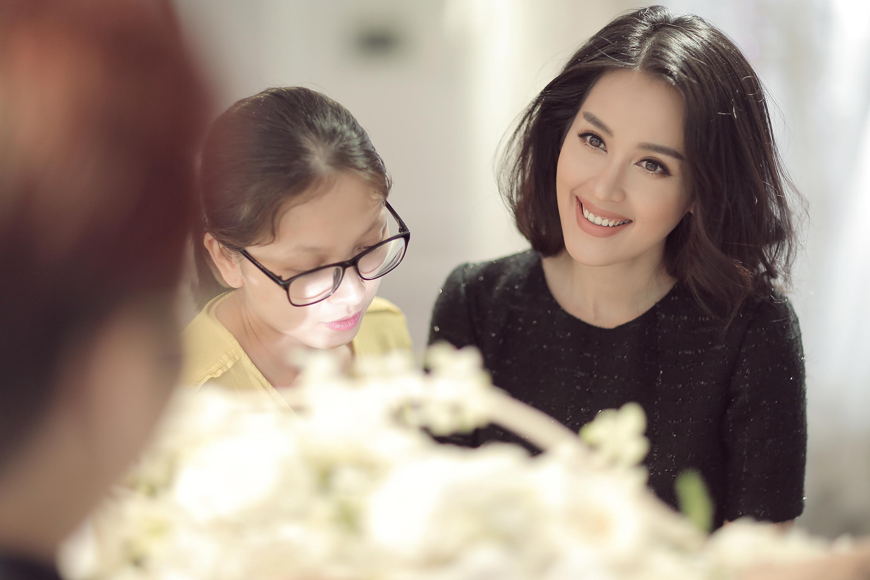 Tu Vi se dien dam dinh 2.000 vien pha le trong tiec cuoi hinh anh