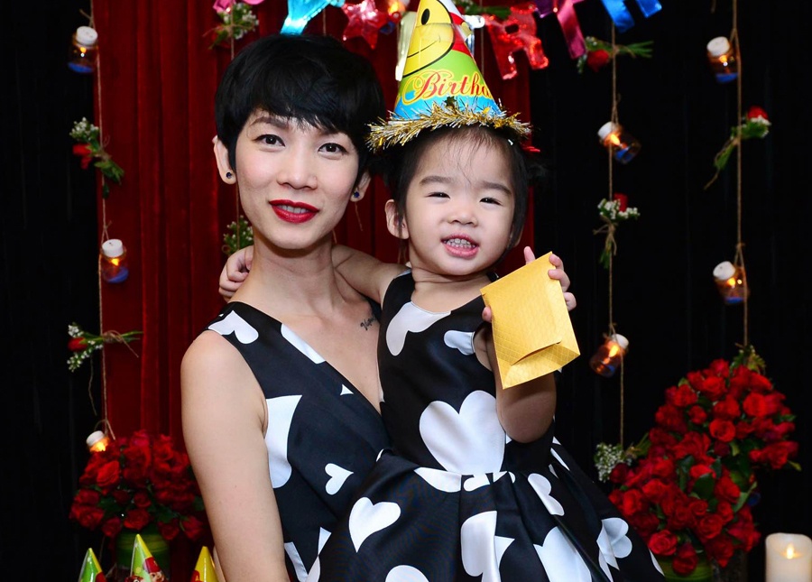 Xuan Lan lam tiec sinh nhat 2 tuoi cho con gai hinh anh