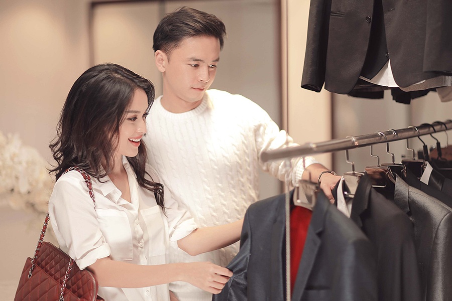 Van Anh dua Tu Vi di thu vay cuoi hinh anh