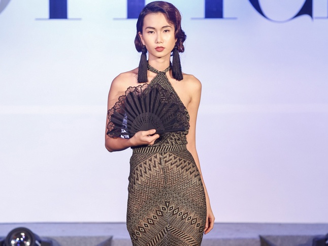 Cong Tri tai hien 100 nam lich su thoi trang tren san dien hinh anh