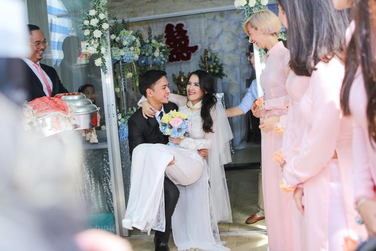 Van Anh be bong Tu Vi trong le vu quy hinh anh