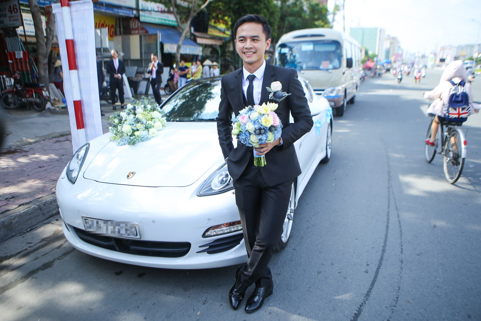 Gia dinh Van Anh - Tu Vi truoc le ruoc dau hinh anh