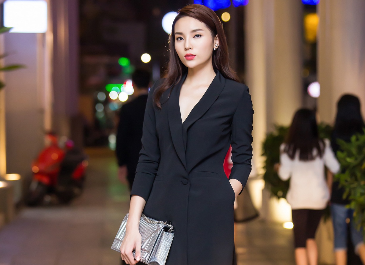 Ky Duyen, Huyen My doi lap phong cach o su kien hinh anh