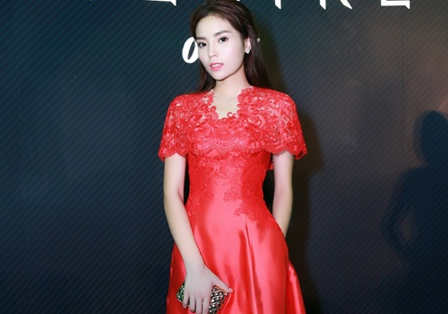 Hoa hau Ky Duyen dan dau nhom sao dep tuan qua hinh anh