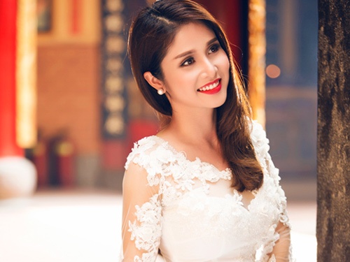 Ba xa Phan Thanh Binh e ap trong ta ao dai hinh anh