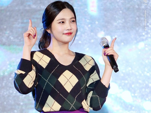 Sao Kpop mix ao len don gian, ung mat hinh anh