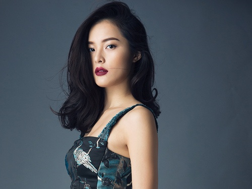 Ha Vi dien dam om goi cam hinh anh