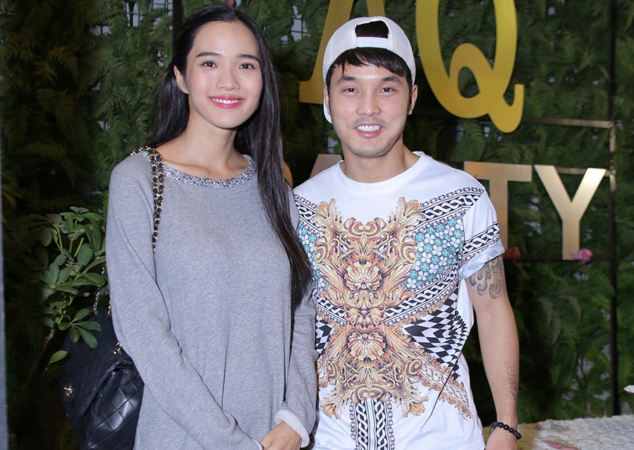 Ung Hoang Phuc dua ba xa di tiec sinh nhat hinh anh