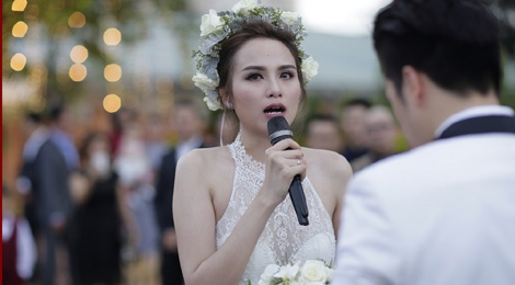 Diem Huong xin loi khach moi dam cuoi vi su co troi mua hinh anh