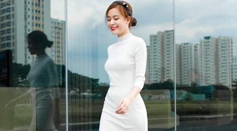 Hoang Thuy Linh xuong pho voi 5 set do hop mot hinh anh