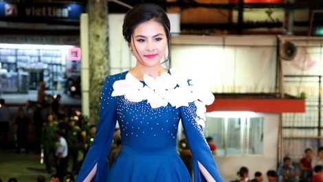 Van Trang, Dong Nhi vao danh sach sao mac xau tuan qua hinh anh