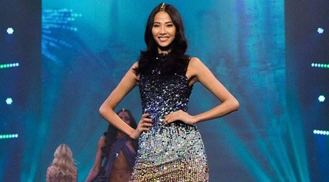 Hoang Thuy mo man show thoi trang o Anh hinh anh