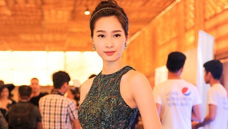10 bo canh vao top sao dep cua Dang Thu Thao nam 2015 hinh anh
