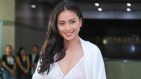 Ngo Thanh Van dien cay trang noi bat o show thoi trang hinh anh