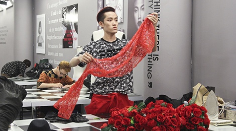 Thi sinh Project Runway may vay da hoi tu khan trai ban hinh anh