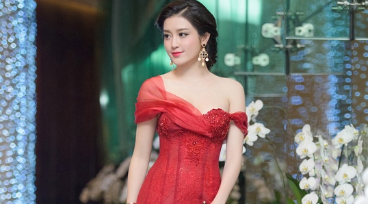 Hoang Thuy Linh, Huyen My dan dau top 10 bo canh dep tuan hinh anh