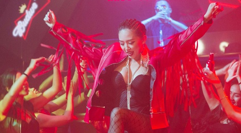 Toc Tien hop tac cung Hoang Touliver trong MV mua le hoi hinh anh