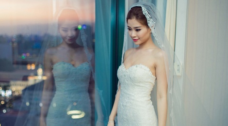 Diem Trang dien vay hang hieu 70 trieu dong trong le cuoi hinh anh