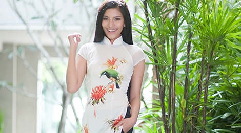 Hoc sao Viet cach chon ao dai cach tan xuong pho dau nam hinh anh