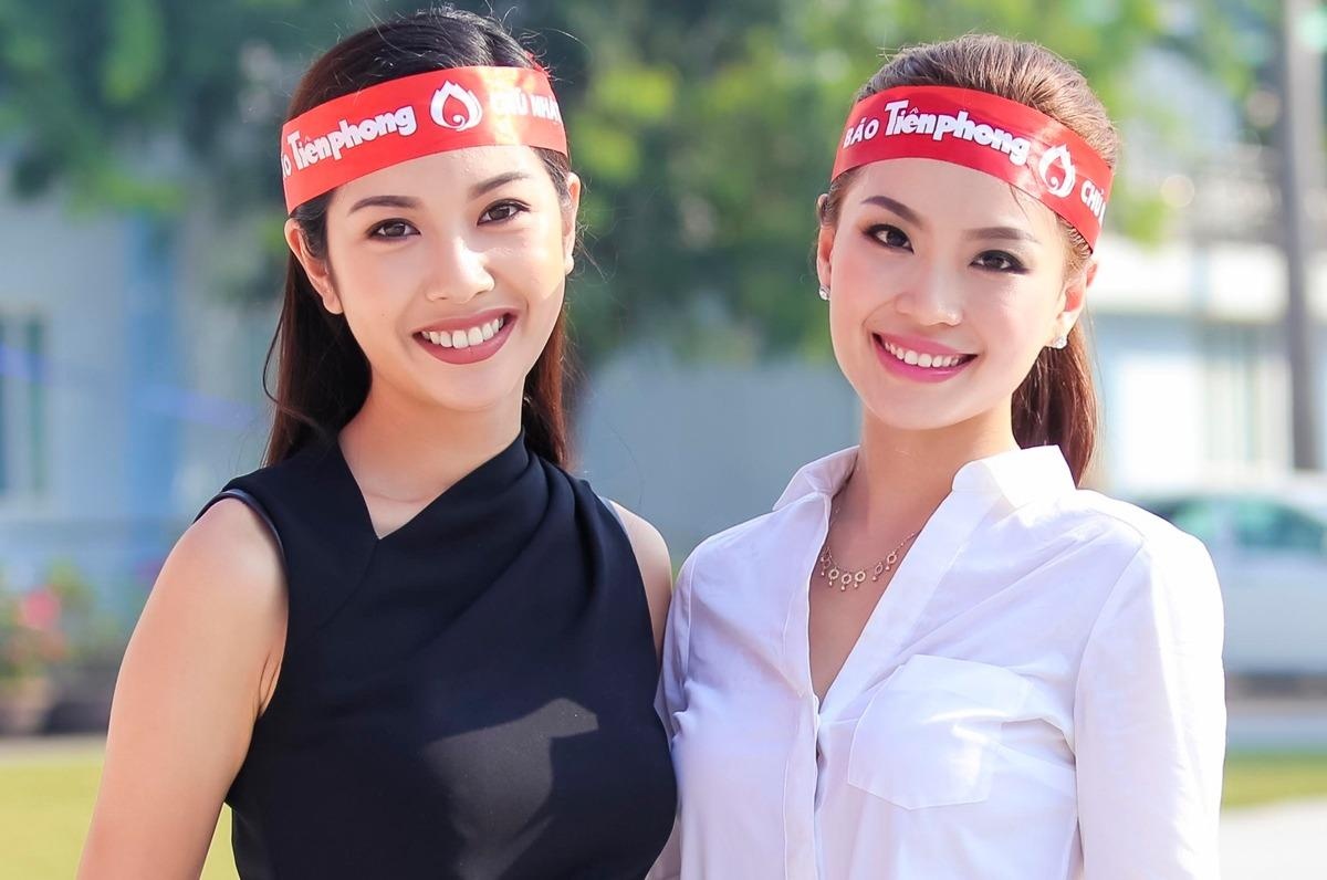 Hoa khoi, a hau Viet hien mau nhan dao ngay dau nam hinh anh