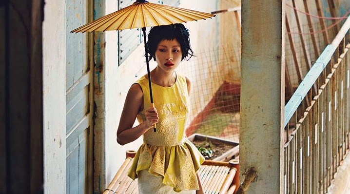 Dang Thu Thao pha cach trong ngoi nha hoang hinh anh