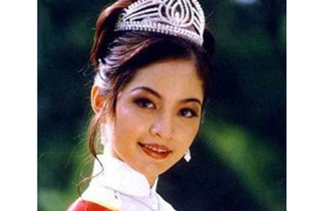 Hoa hau Thien Nga thi ung xu hinh anh