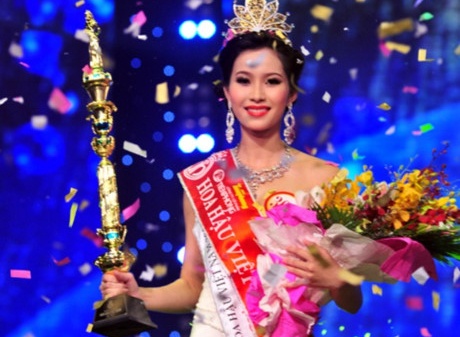 Dang Thu Thao tra loi ung xu o Hoa hau Viet Nam 2012 hinh anh