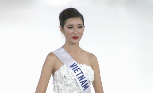 Thuy Van tra loi ung xu o Hoa hau Quoc te 2015 hinh anh