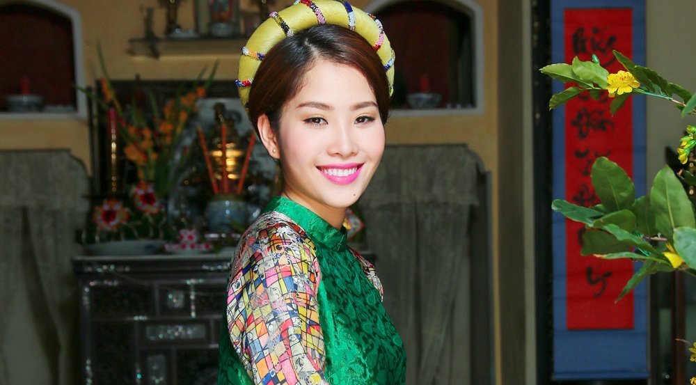 Hoa khoi Nam Em lan san ca hat voi MV dam chat Tet hinh anh