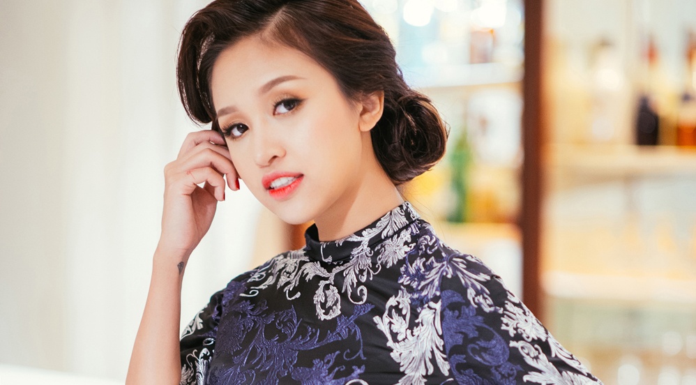 Van Hugo gioi thieu 6 mau ao dai co dien cho ngay xuan hinh anh