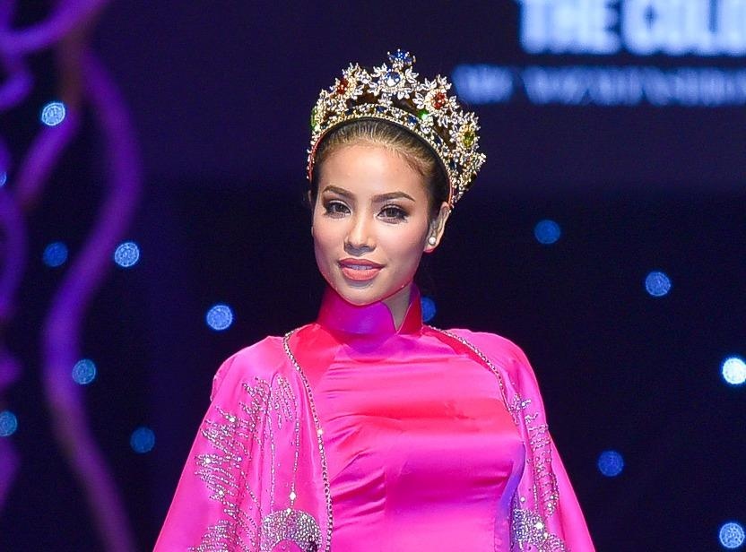 Ao dai cua Pham Huong duoc dau gia 280 trieu dong hinh anh