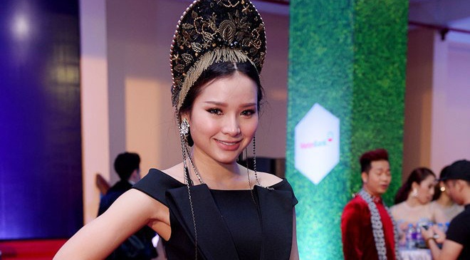 6 trang phuc kem tinh te cua sao Viet tuan qua hinh anh