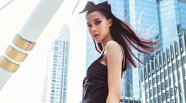 Hoa hau Thuy Dung kieu sa tren duong pho Bangkok hinh anh