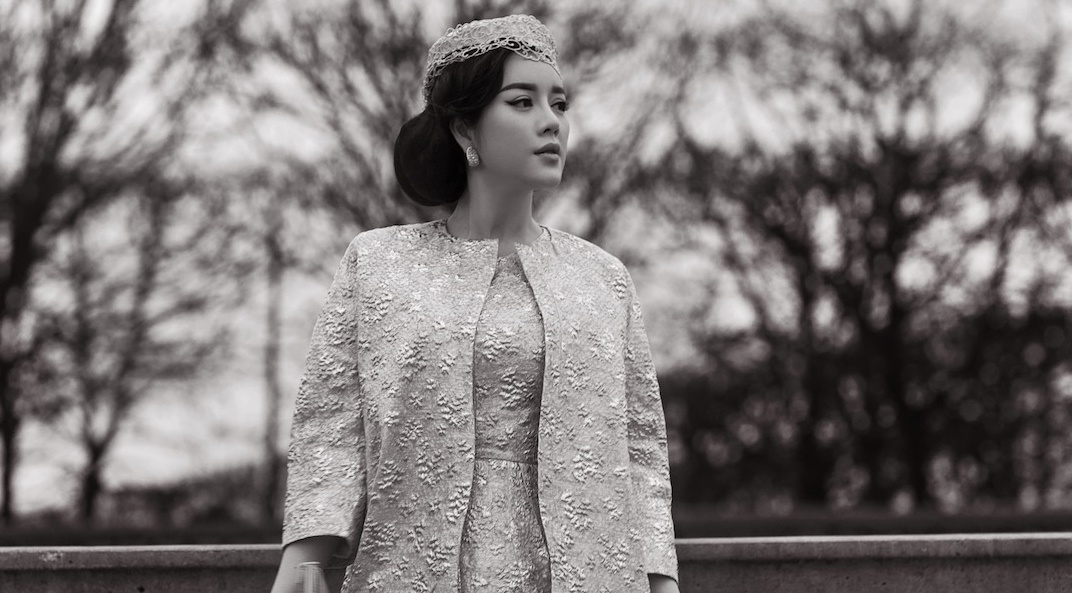 Ly Nha Ky dien trang phuc dang cap o Phap hinh anh