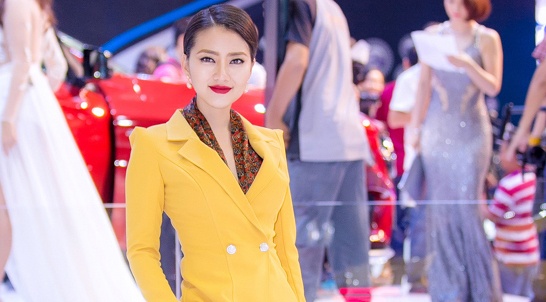 Sao Viet don dau phong cach suits co dien, thanh lich hinh anh