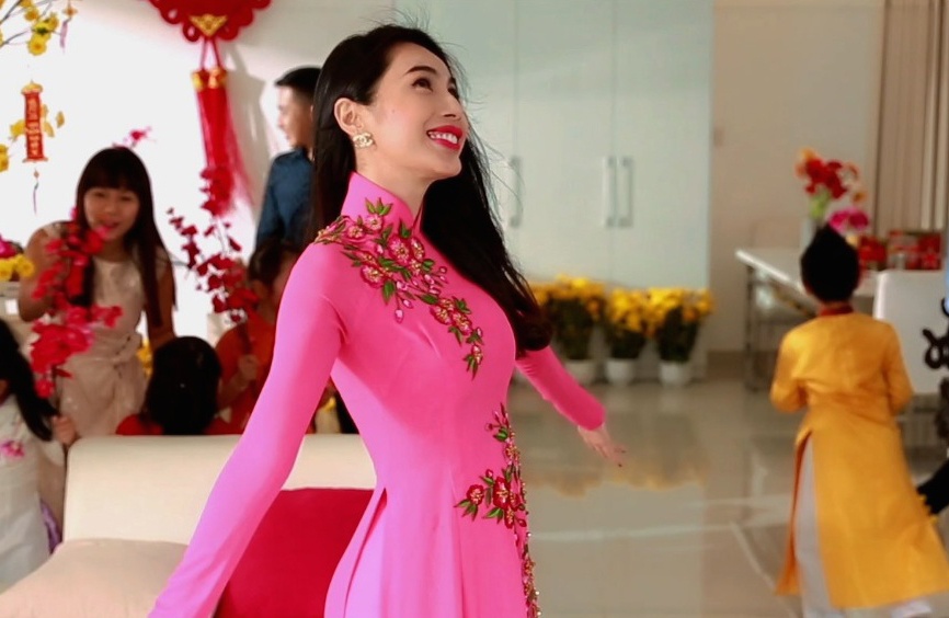 Hat mung xuan - Thuy Tien hinh anh