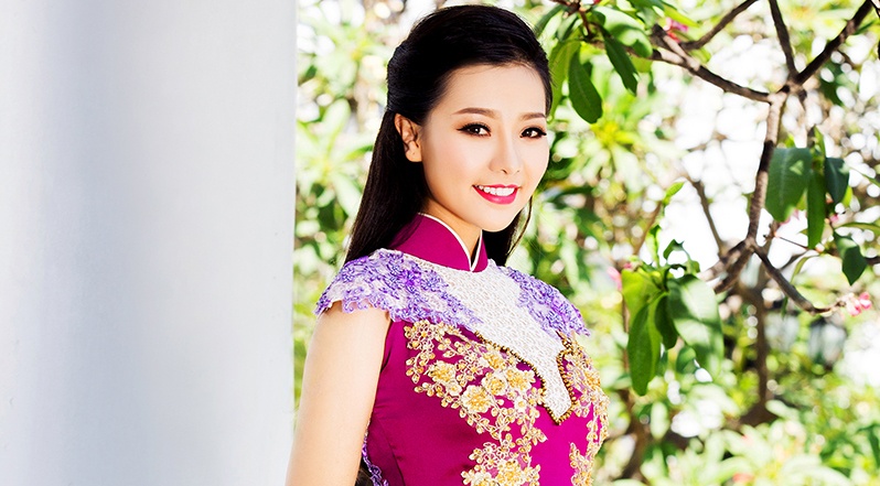 Dien vien 'Hoa vang tren co xanh' dien ao dai xuan ruc ro hinh anh