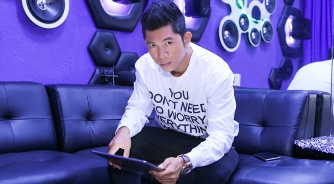 Luong Bang Quang trang tri nha cua don Giao thua hinh anh