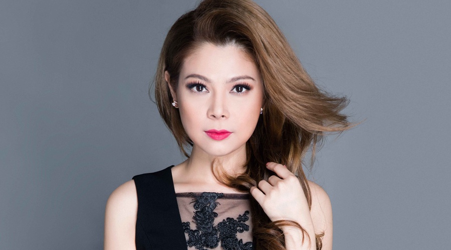 Thanh Thao khoe duong cong voi vay om sat hinh anh