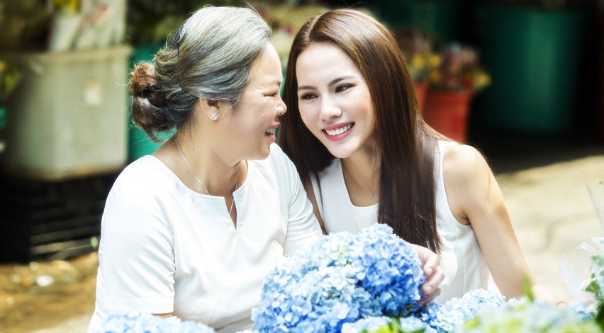 A khoi Le Quyen thuc hien bo anh nhieu cam xuc cung me hinh anh