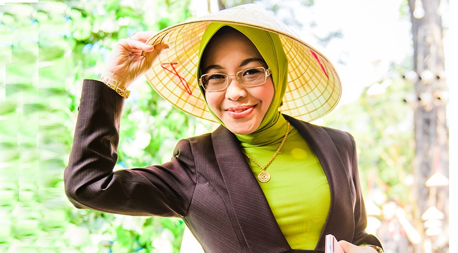 Dai su Indonesia hao hung tham quan Le hoi Ao dai TP HCM hinh anh