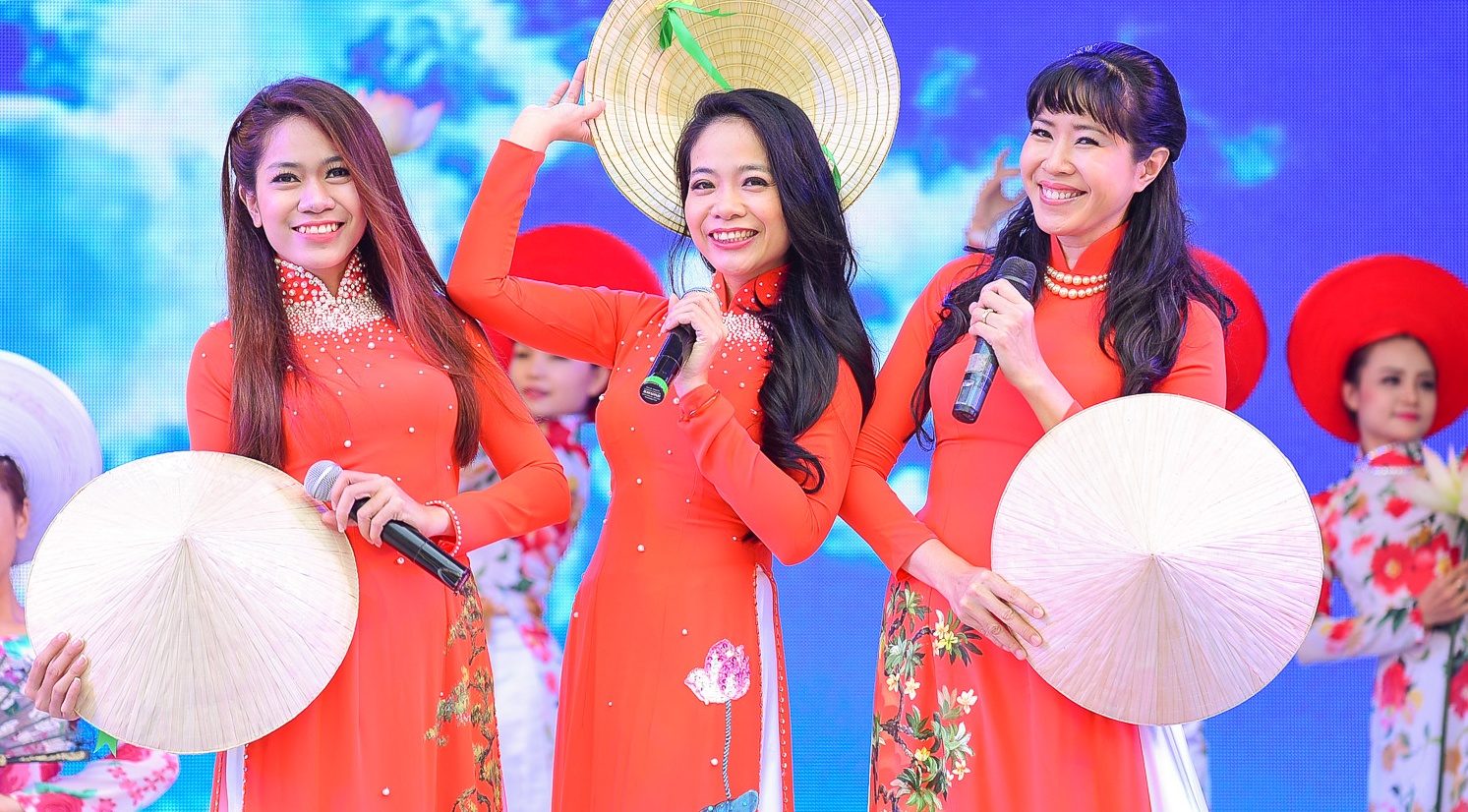 Khai mac Le hoi Ao dai: Ton vinh gia tri truyen thong Viet hinh anh